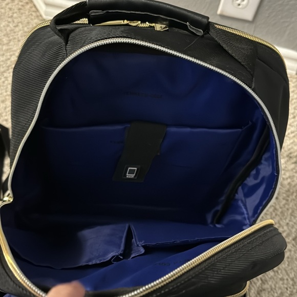 Kenneth Cole Reaction backpack - Picture 9 of 11